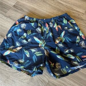 Men’s 5” Patagonia baggies shorts.